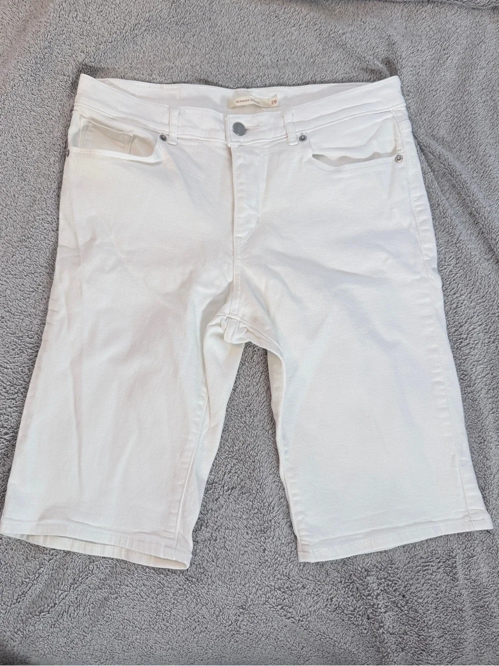 Levi's Bermuda Shorts White Denim Casual Everyday Sz 29 red tab classic NWOT